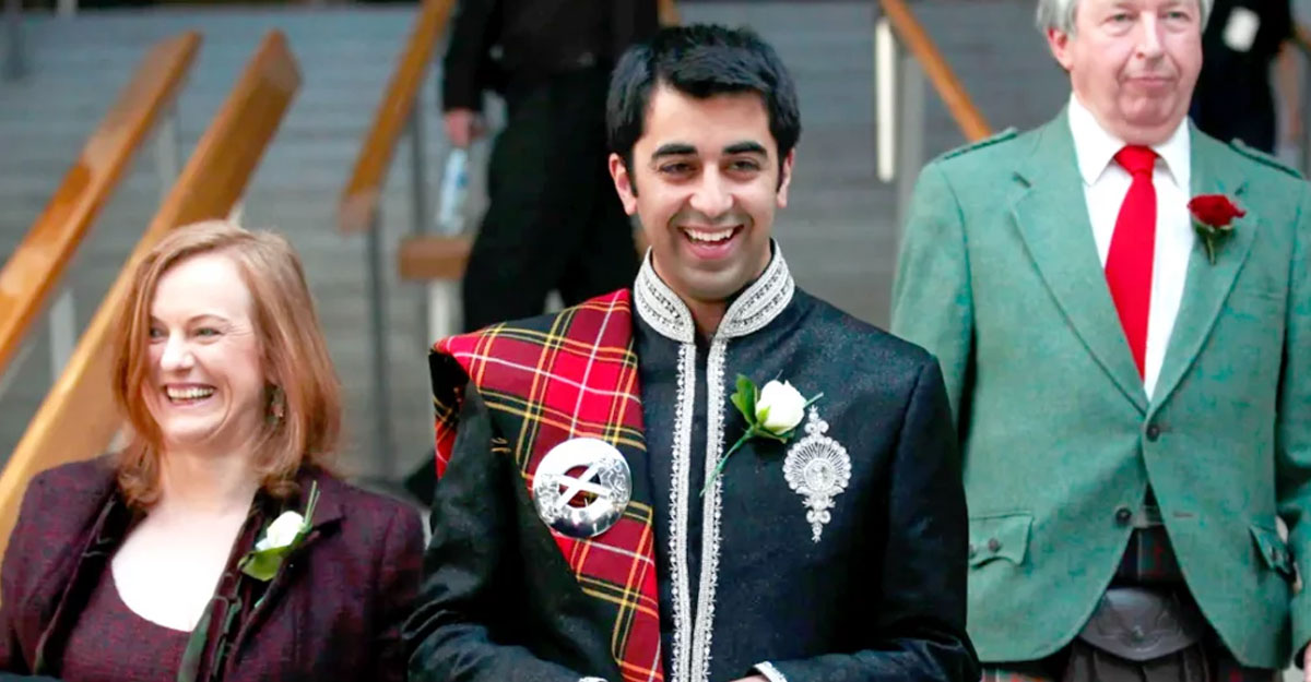 পশ্চিমা দেশের শীর্ষ পদে বসা প্রথম মুসলিম, কে এই হামজা ইউসুফ?