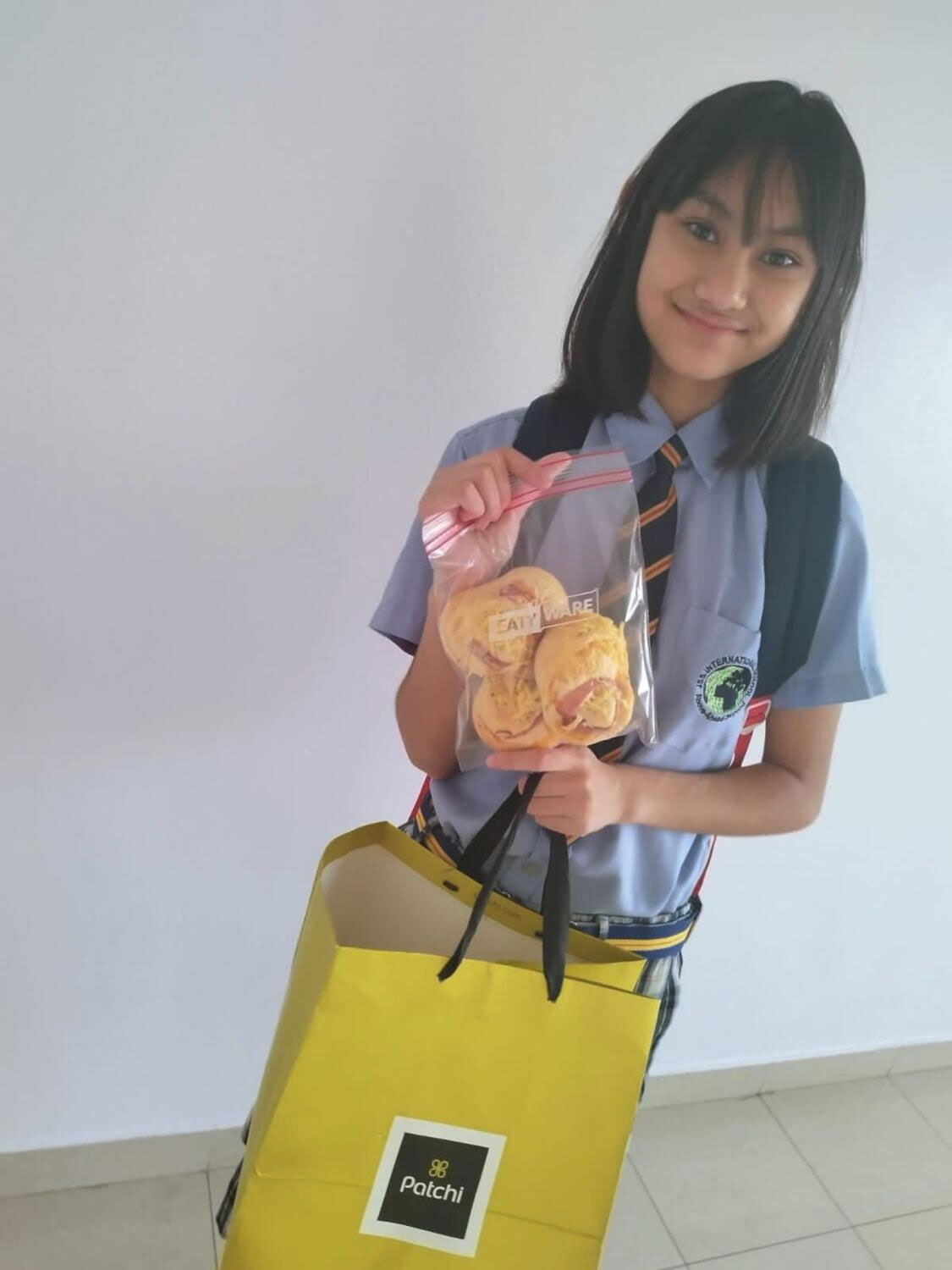 Dubai 12-yr-old girl buys iPhone 14