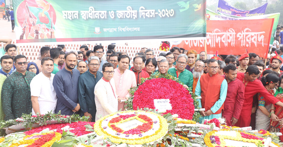 জাতীয় স্মৃতিসৌধে জবির শ্রদ্ধা