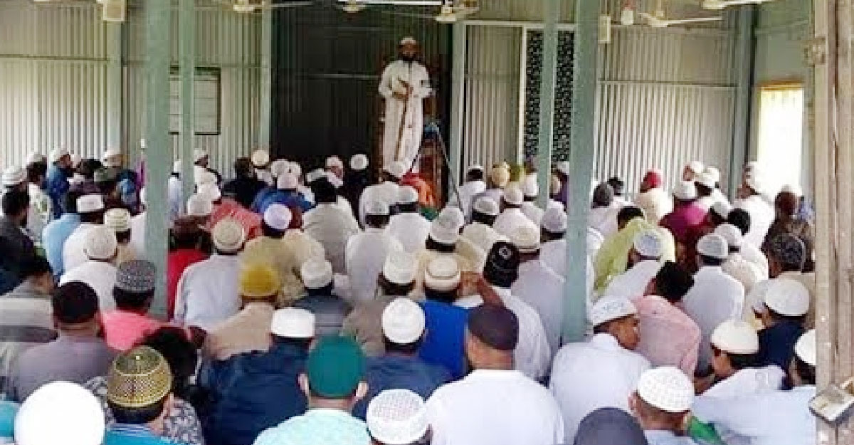 বাংলায় জুমার খুতবা দিলে তার পেছনে নামাজ পড়া যাবে?