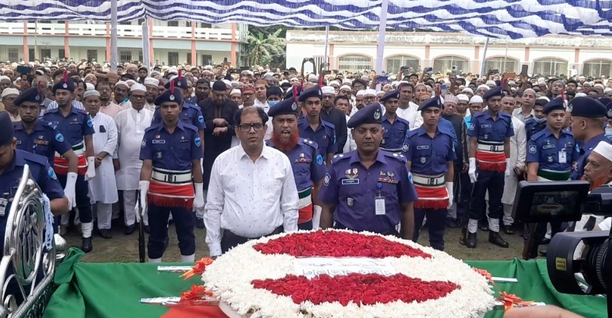লক্ষ্মীপুরে সাবেক পৌর মেয়র তাহেরকে রাষ্ট্রীয় মর্যাদায় দাফন