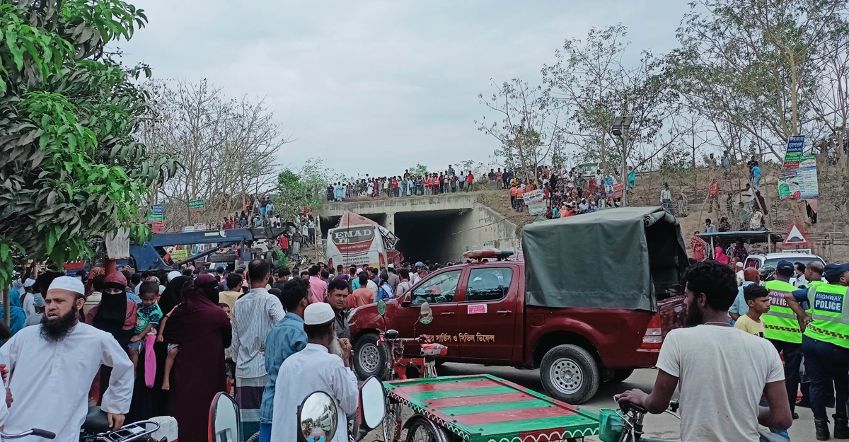বাসের সামনের যাত্রীরাই বেশি মারা গেছেন: ফায়ার সার্ভিস
