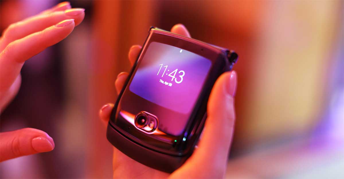 মটোরোলা রেজর ২০২৩: তাক লাগানো ফোল্ডিং ফোন আসছে