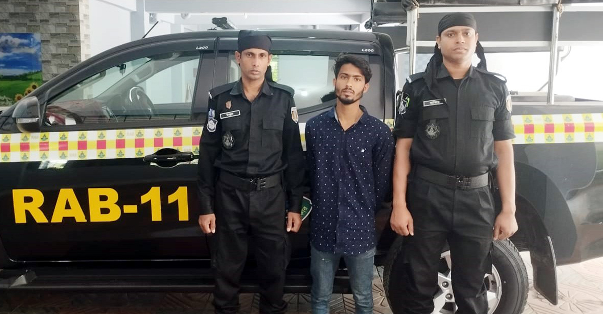 নোয়াখালীতে র্যাবের অভিযানে অস্ত্রসহ গ্রেফতার ১