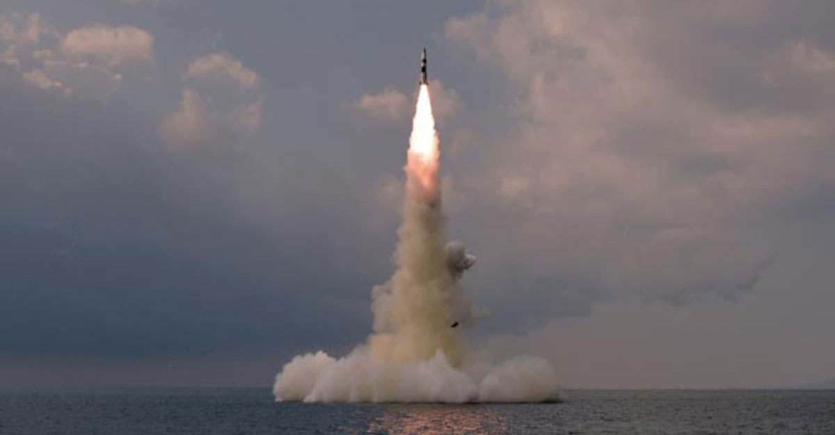 ফের সমুদ্রে ব্যালেস্টিক ক্ষেপণাস্ত্র ছুড়েছে উ. কোরিয়া