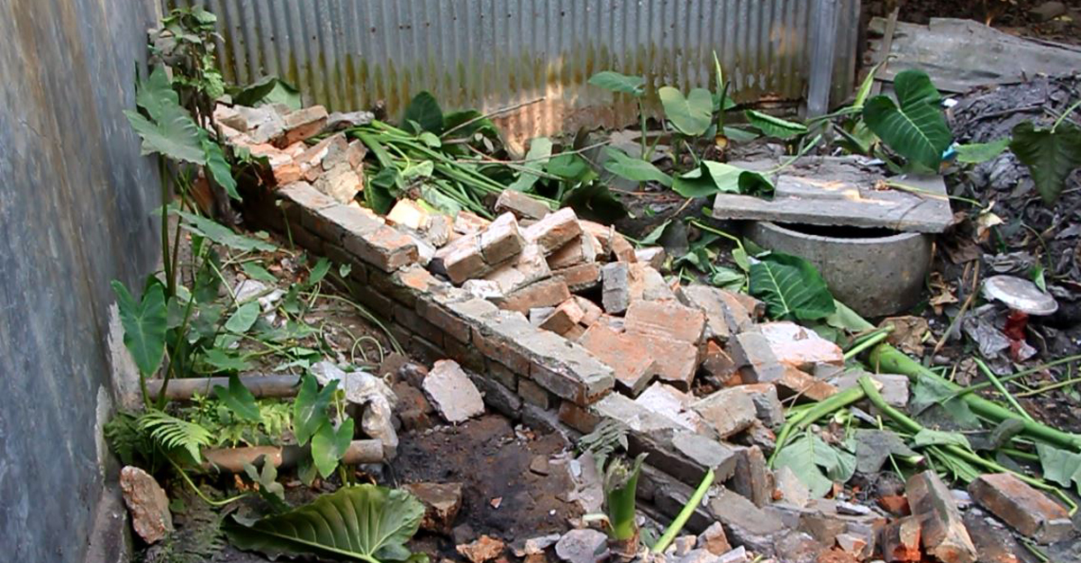 পাবনায় দেয়াল ভেঙে জায়গা দখল, দেশছাড়ার হুমকি