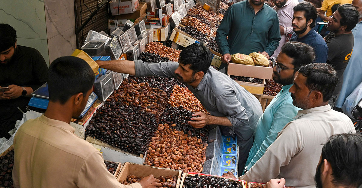 খেজুরে বেড়েছে ৫০০ শতাংশ, দামের চাপে পিষ্ট পাকিস্তানিরা