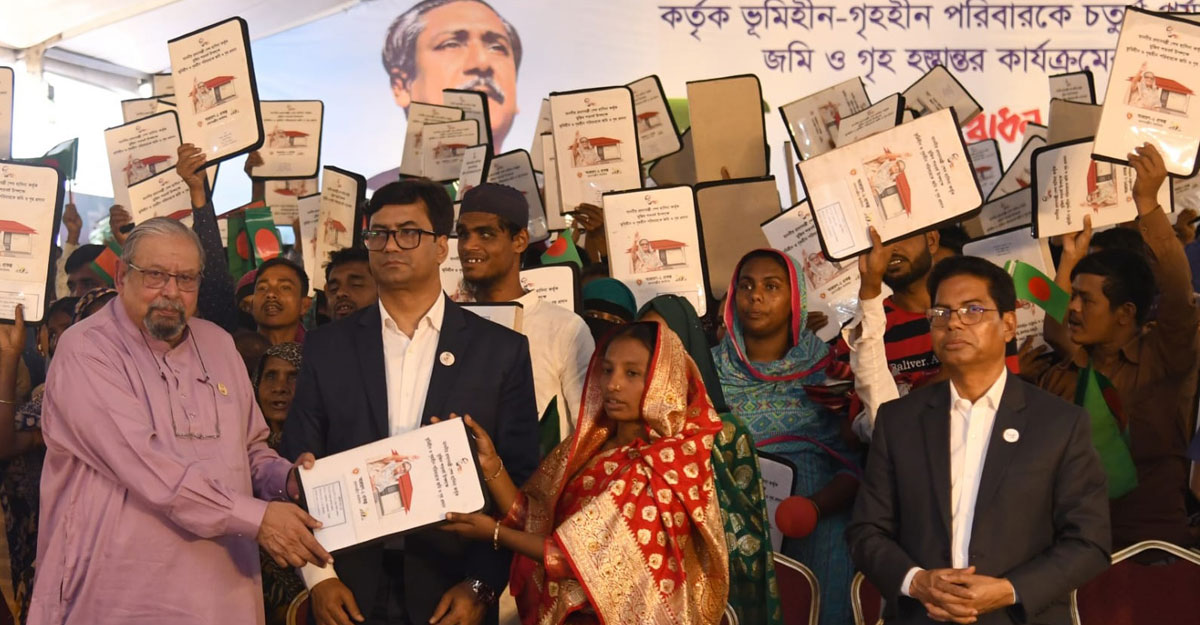 মাথার ওপর ছিল না ছাদ, আজ তারা ঘরের মালিক