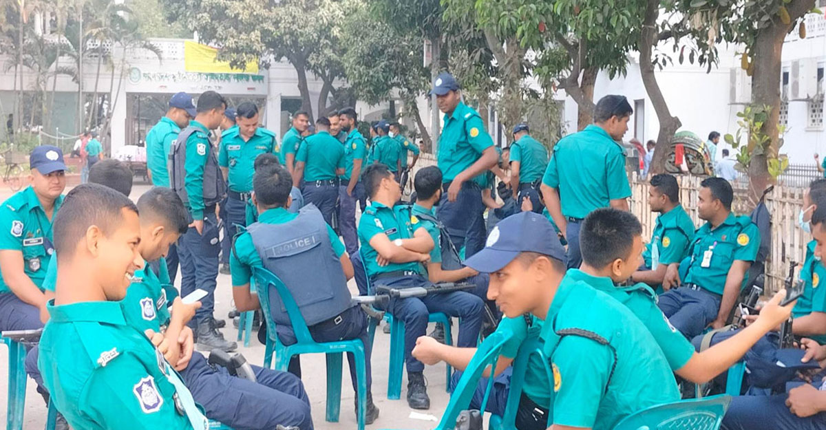 থমথমে সুপ্রিম কোর্ট, বিপুল পুলিশ মোতায়েন