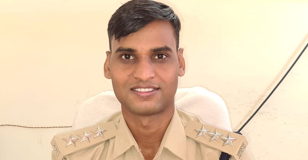 তিন ঘণ্টা ইট বয়ে মিলত এক বিস্কুট, এখন ডেপুটি পুলিশ সুপার