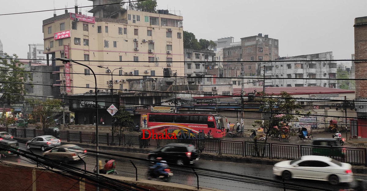 সাতসকালে ভিজল রাজধানী, বিড়ম্বনায় অফিসগামীরা