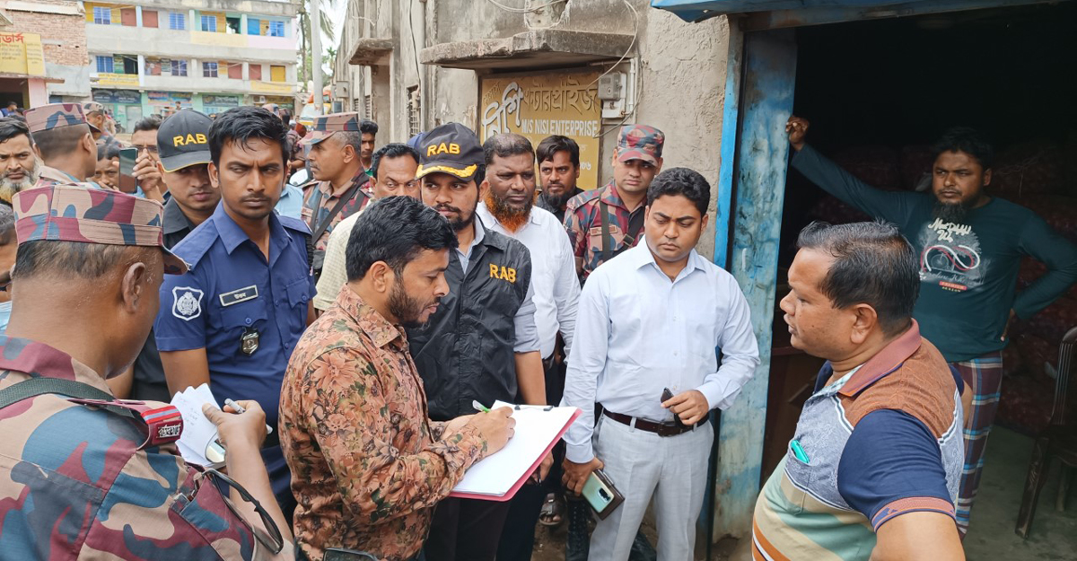 ভোমরা বন্দরে পেঁয়াজ মজুদ, ভ্রাম্যমাণ আদালতের অভিযান