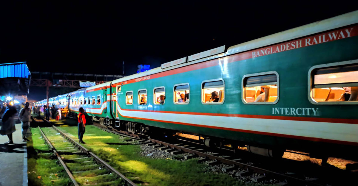 এক ঘণ্টা পর ছেড়ে গেল সোনার বাংলা এক্সপ্রেস