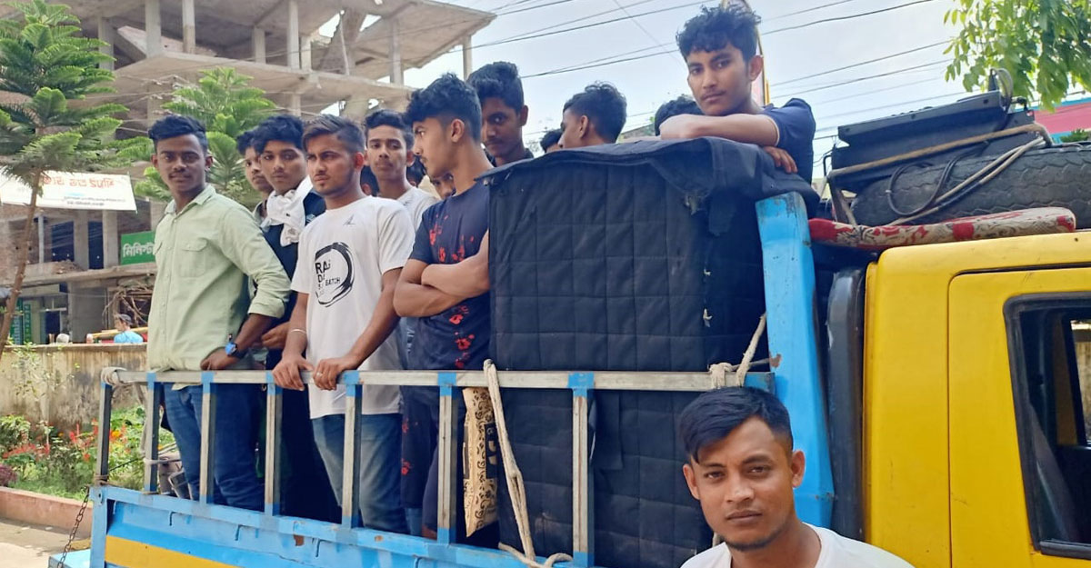 পিকআপে গান বাজিয়ে উল্লাস, মুচলেকা দিয়ে মুক্তি