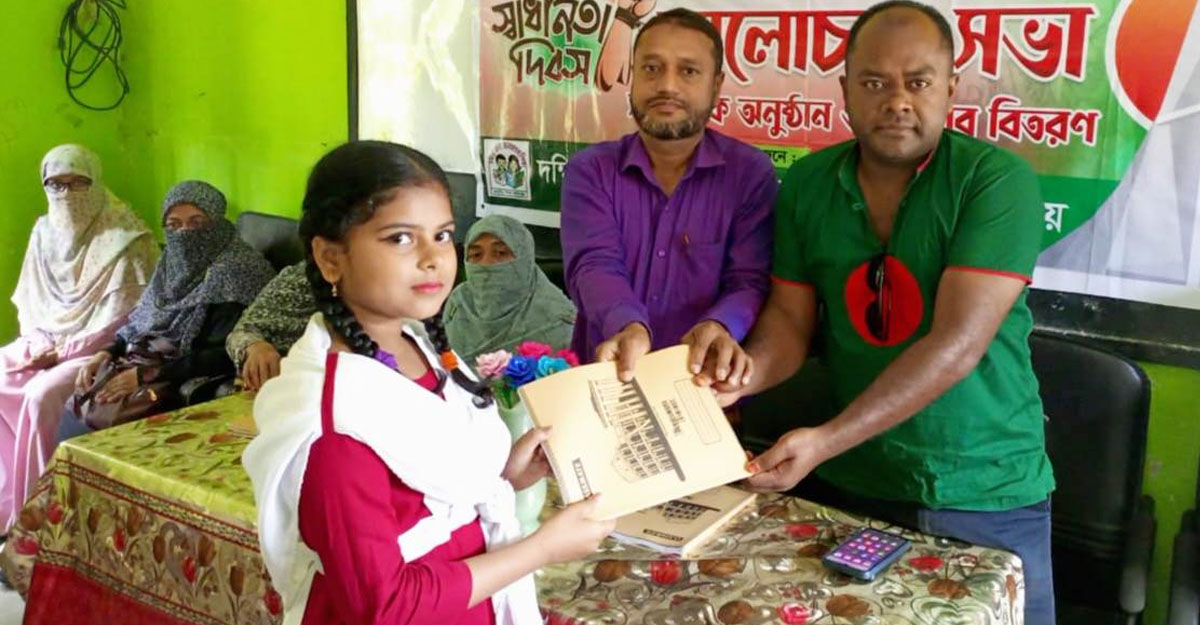 লক্ষ্মীপুরে স্বাধীনতা দিবসের কবিতা আবৃত্তিতে প্রথম রাফিয়া