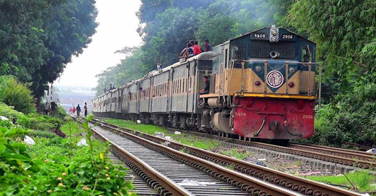 গাজীপুরে ট্রেনে কাটা পড়ে ২ জনের মৃত্যু