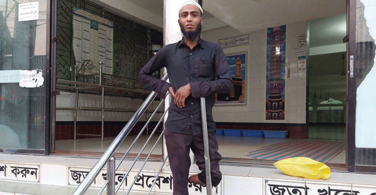 নামাজ শেষে এসে দেখেন, অটোরিকশা নেই