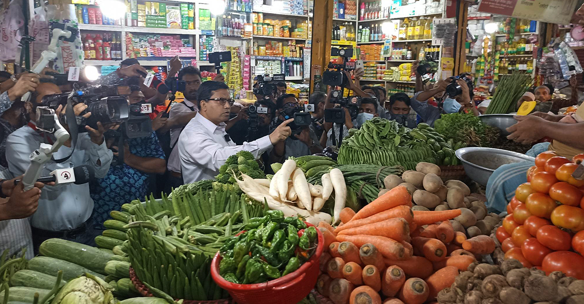 ৭০ টাকা কেজি বেগুন বিক্রি করে জরিমানা দিলেন হাজার টাকা
