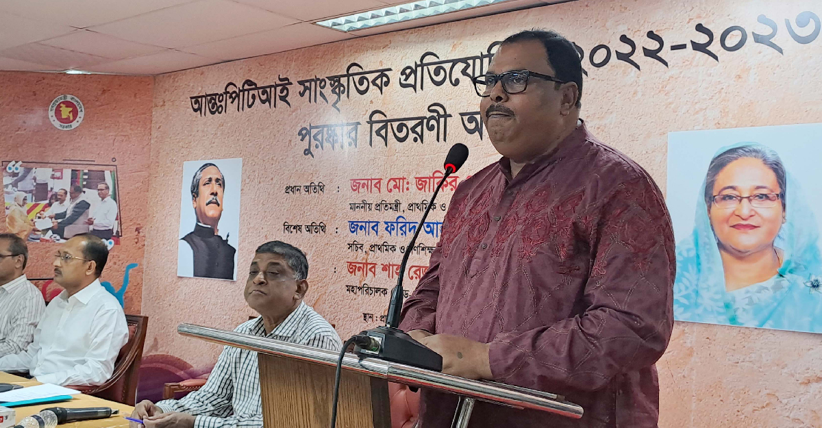 পাঠ্যপুস্তক নির্ভর শিক্ষা শিশুদের নির্মল শৈশব কেড়ে নিচ্ছে: জাকির