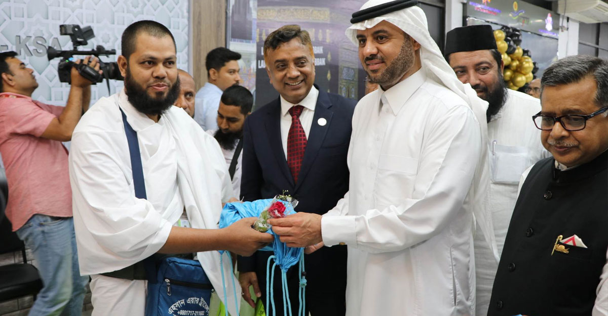 ৩২৫ হজযাত্রী নিয়ে ঢাকা ছাড়ল ফ্লাইনাসের প্রথম হজ ফ্লাইট