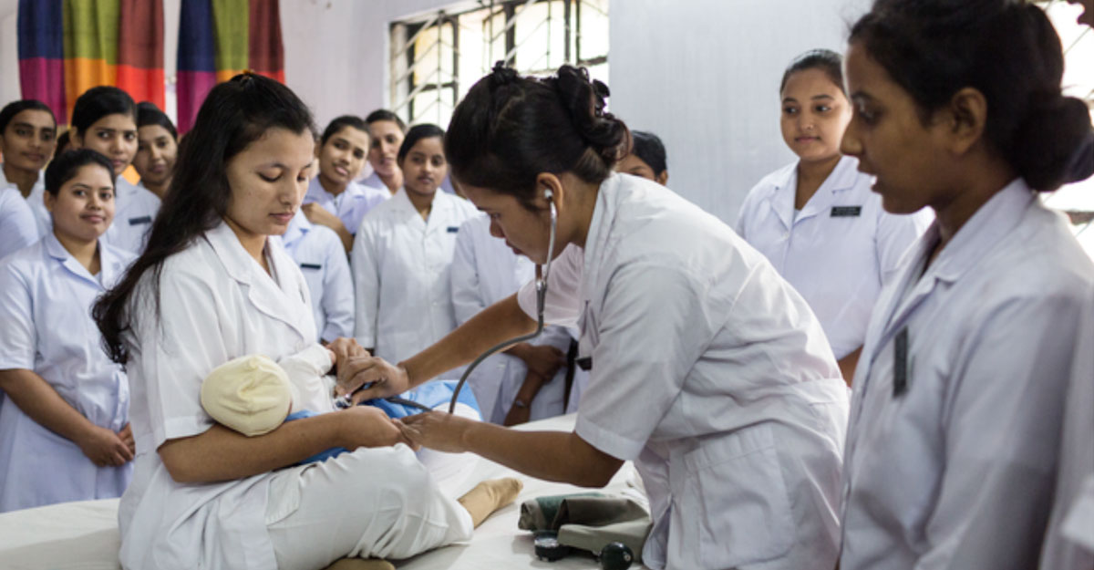 কষ্টে ভরা নার্সদের জীবন