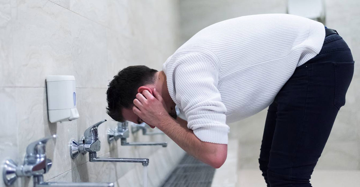 অজুতে ঘাড় মাসেহ করা সুন্নত, নাকি বিদআত?