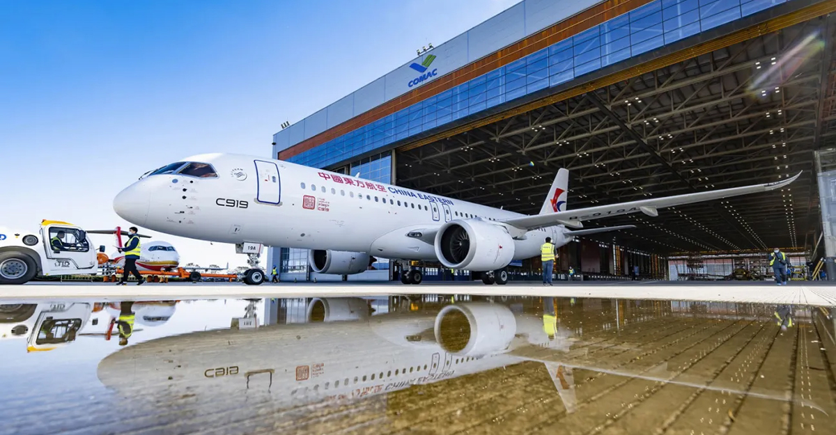 চীনের তৈরি যাত্রীবাহী বিমানের প্রথম বাণিজ্যিক ফ্লাইট আজ