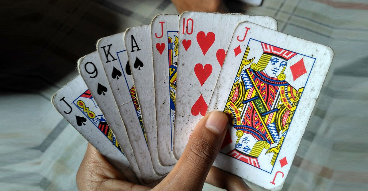 টাকার লেনদেন ছাড়া কার্ড খেলা কি জায়েজ?