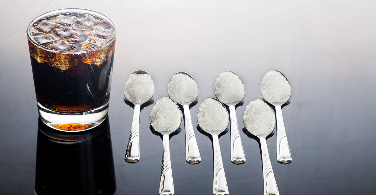 কোমল পানীয়তে কতটা চিনি থাকে, জানলে অবাক হবেন