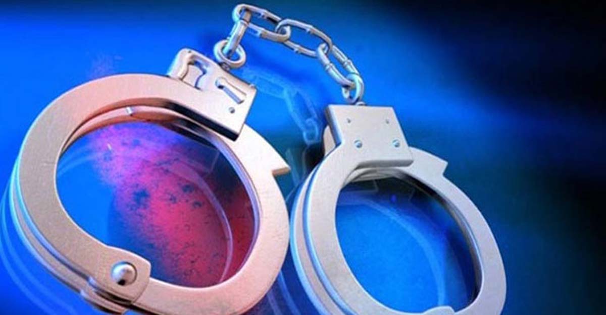 রাজধানীতে ৩৬৩টি আইফোনসহ তিন চীনা নাগরিক গ্রেফতার