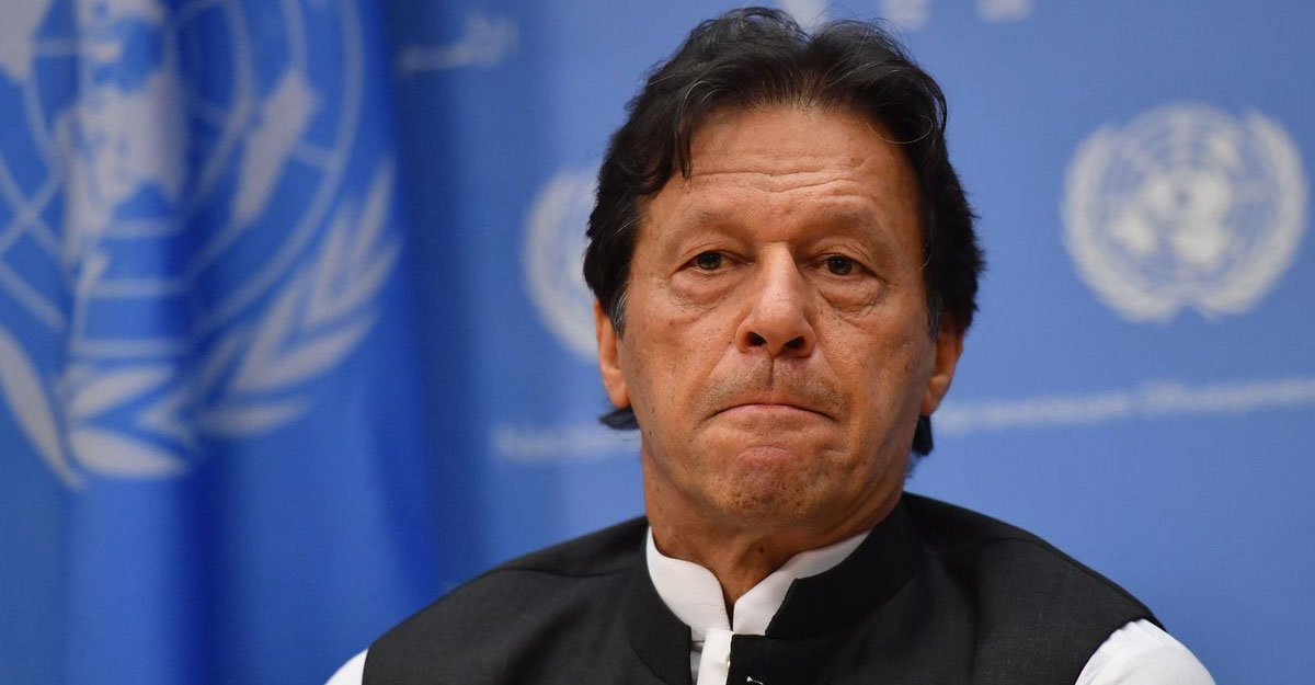 ইমরান খানের উত্থান-পতনের গল্প