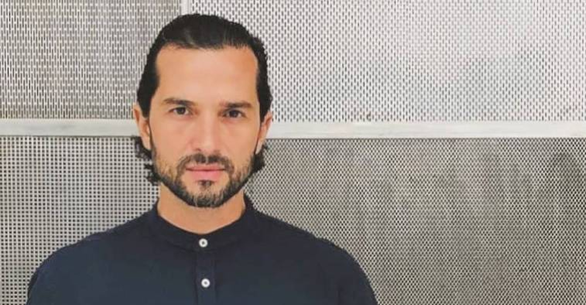 মাটির নিচ থেকে বাক্সবন্দী অভিনেতার মরদেহ উদ্ধার