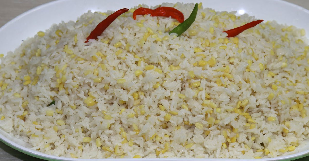 মুগ ডালের সাদা খিচুড়ি রাঁধবেন যেভাবে