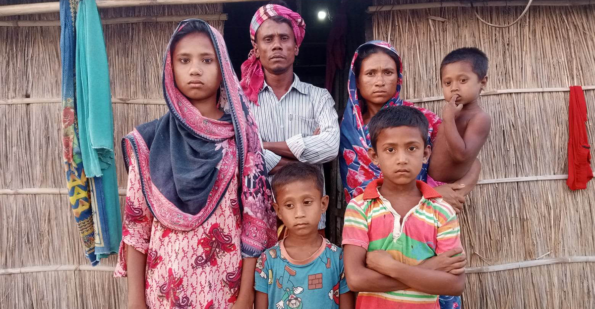 সর্বগ্রাসী ব্রহ্মপুত্রে সব হারিয়ে অসহায় জবেদ আলী