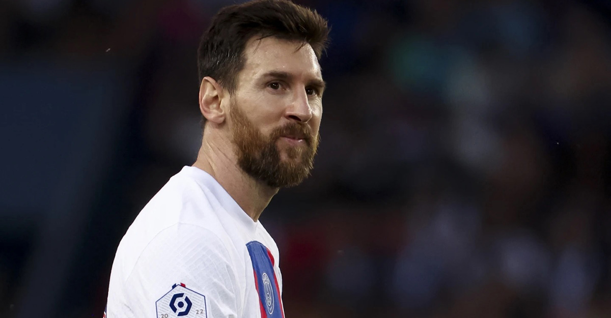 পিএসজির ট্রফি অনুষ্ঠানে না যেয়ে হঠাৎ বার্সায় মেসি