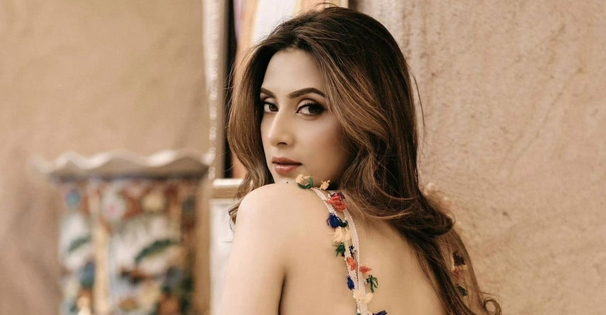 ঈদে দুই মাধ্যমে ভিন্ন ধরনের কাজ নিয়ে দর্শকের মুখোমুখি হব: মিম