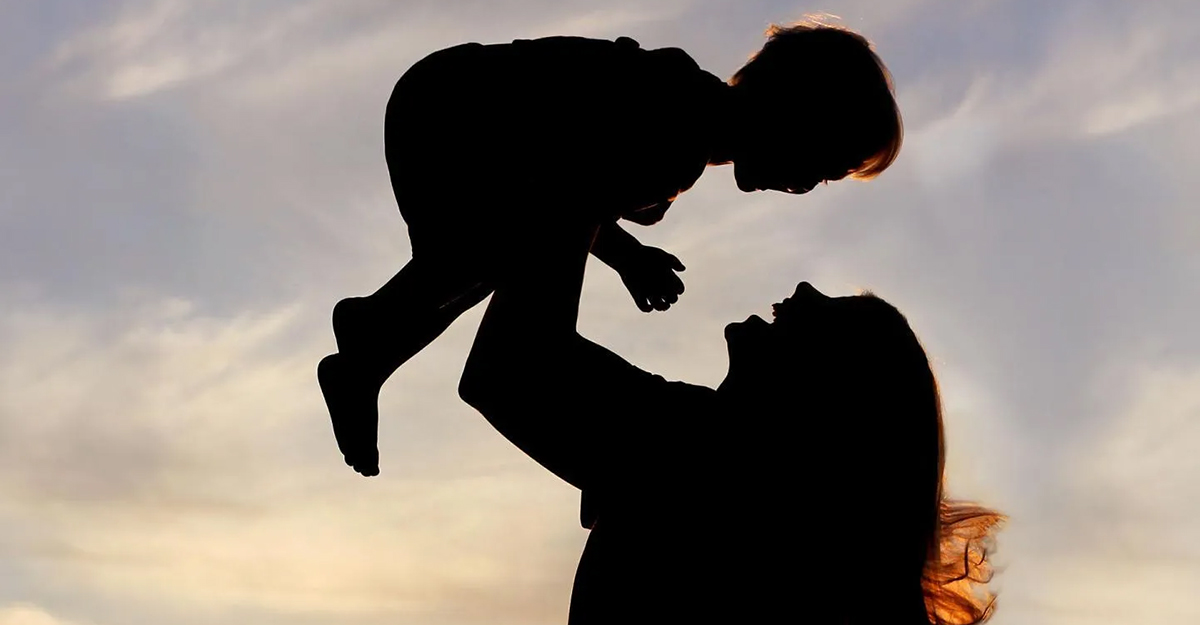 সন্তানের প্রতি মায়ের ভালোবাসা এমনই হয়