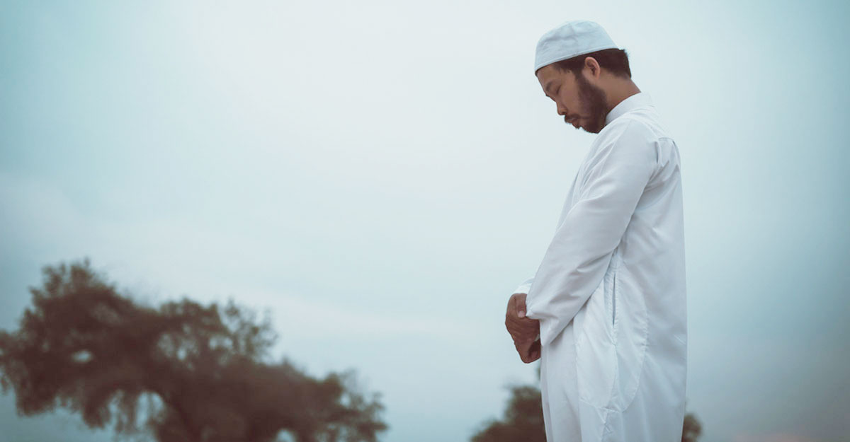 ফরজ নামাজের ৩য়-৪র্থ রাকাতে ফাতেহার সঙ্গে ভুলে অন্যসুরা পড়লে করণীয়