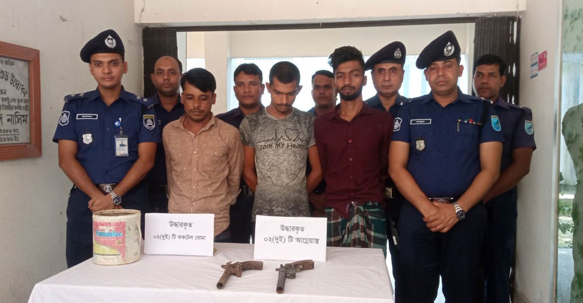 রাজবাড়ীতে শিক্ষক হত্যাকাণ্ডে অস্ত্রসহ আরও তিন আসামি গ্রেফতার