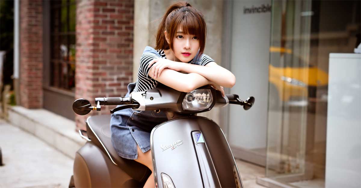 বাইকের চেয়ে মেয়েরা কেন স্কুটার বেশি পছন্দ করেন?