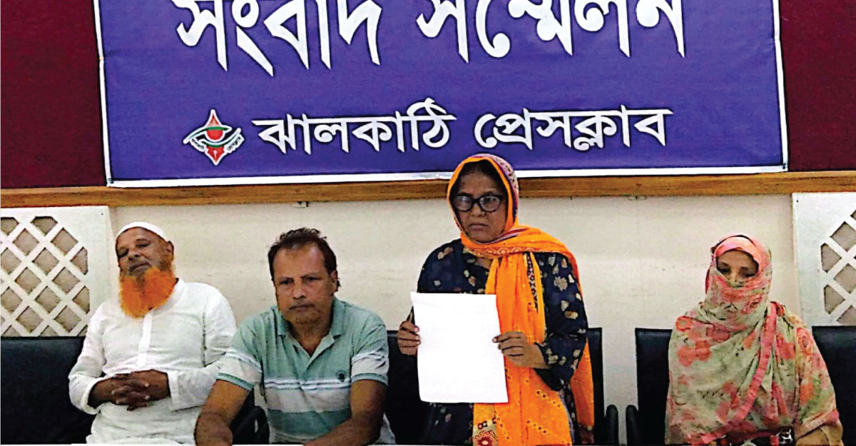 পৌর কাউন্সিলরের বিরুদ্ধে দোকান ঘর দখলের অভিযোগ