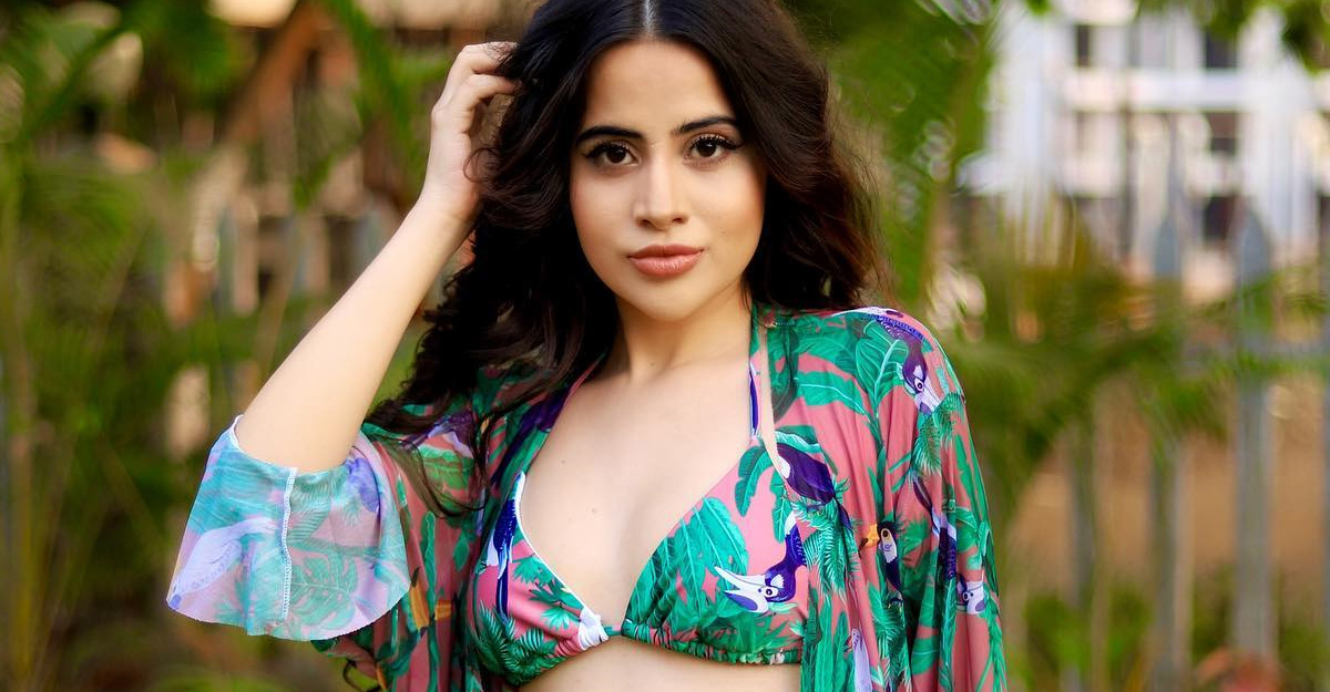 সেলফি তুলতে টাকা চাইলেন উরফি জাভেদ