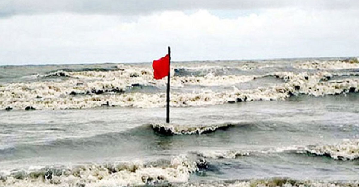১৩ অঞ্চলের নদীবন্দরে সতর্কতা সংকেত