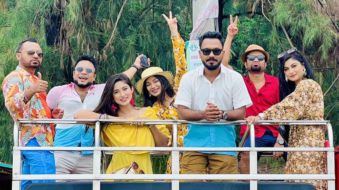 ‘বাজ’ ফ্র্যাঞ্চাইজির তৃতীয় নাটকের ঘোষণা অমির