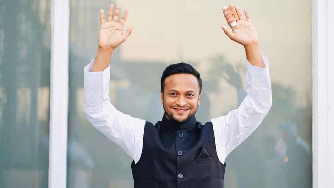 নির্বাচনী এলাকার পথে সাকিব