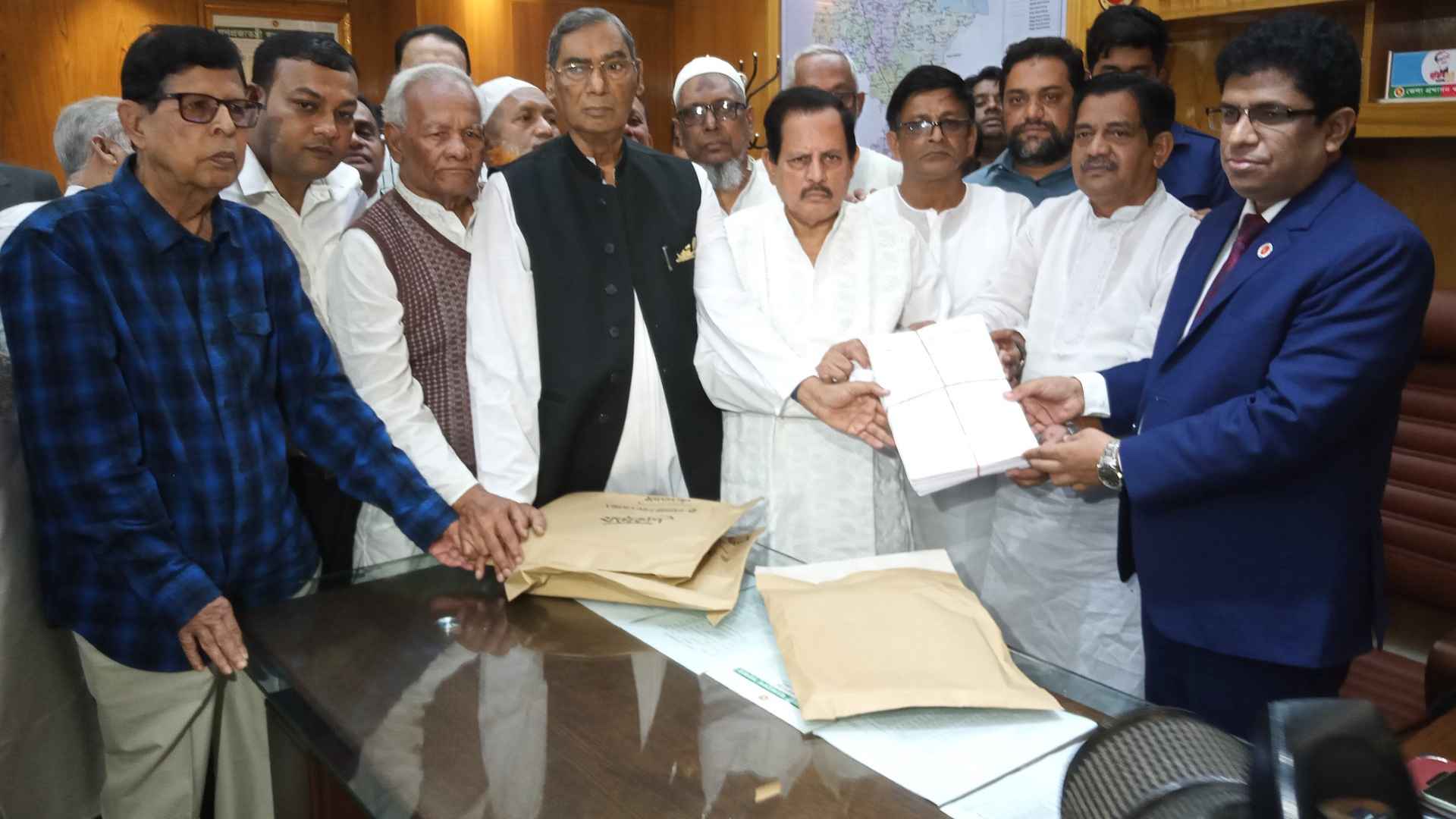 বরিশালের ছয়টি আসনে ১৭ প্রার্থীর মনোনয়নপত্র দাখিল