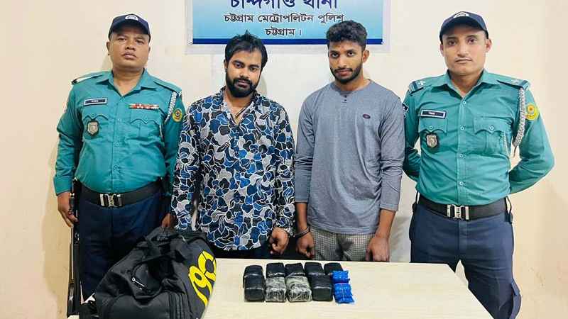 দৈনিক ইনফো বাংলা স্টিকার লেখা গাড়িতে ২০ হাজার ইয়াবা