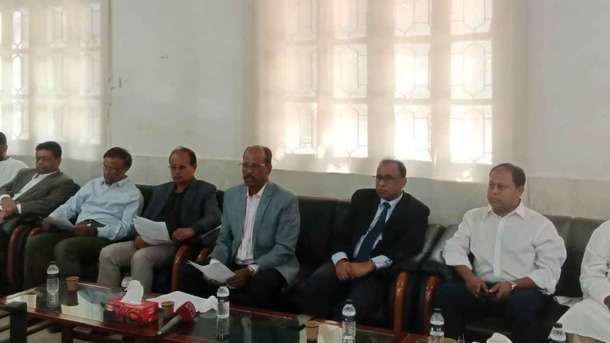 ঢাবি শিক্ষক সমিতির নির্বাচন বর্জন সাদা দলের