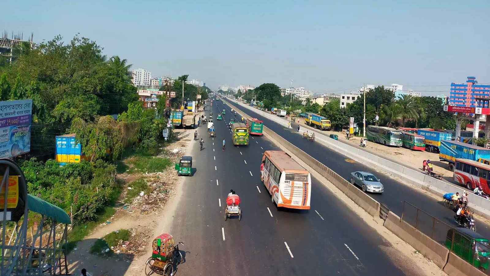 অবরোধের শেষ দিনেও বাস কম, ভোগান্তিতে নগরবাসী