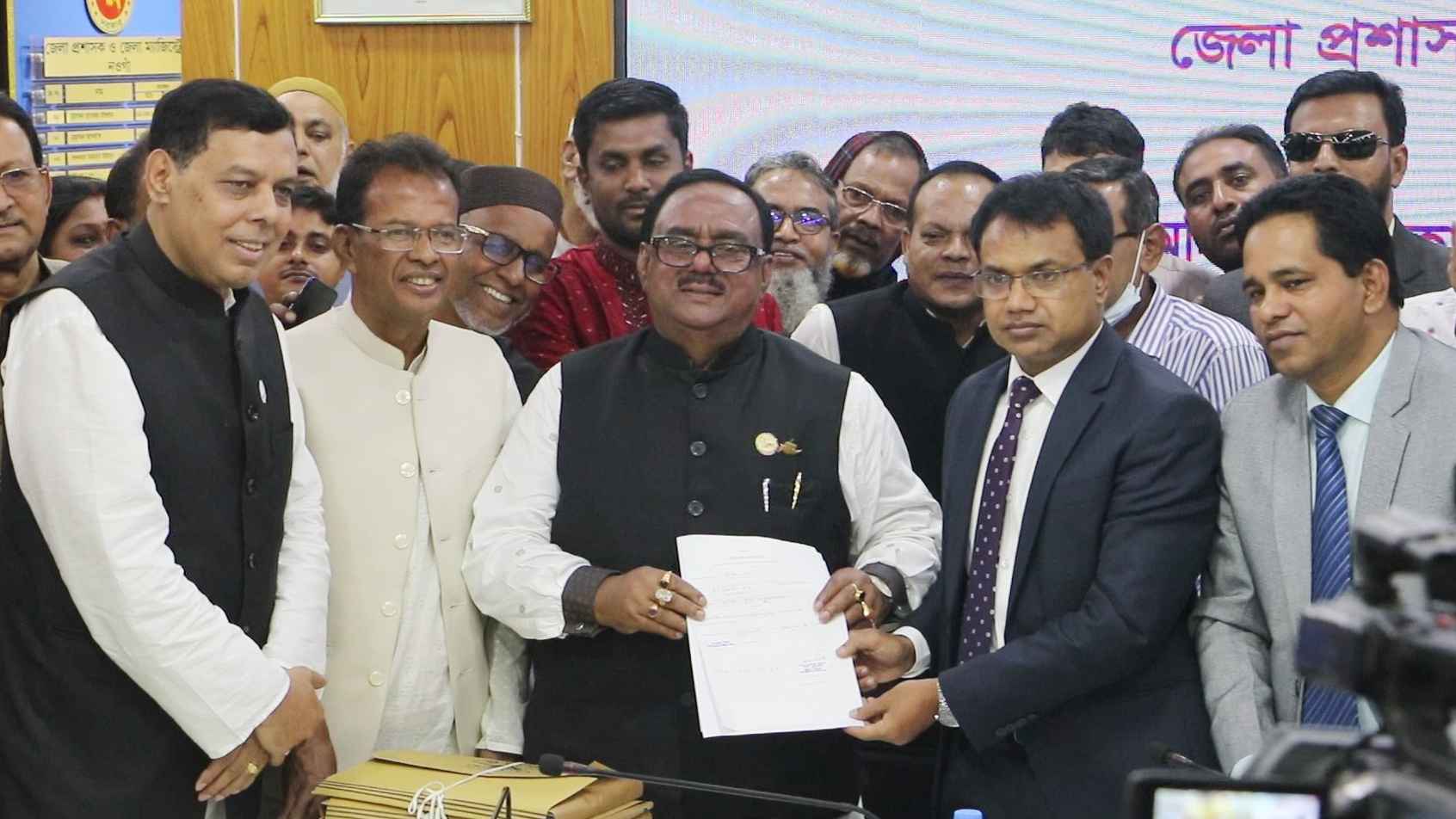 মনোনয়নপত্র জমা দিলেন খাদ্যমন্ত্রী